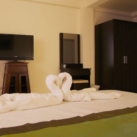 Charn Residence Bang Saen Bagian luar foto