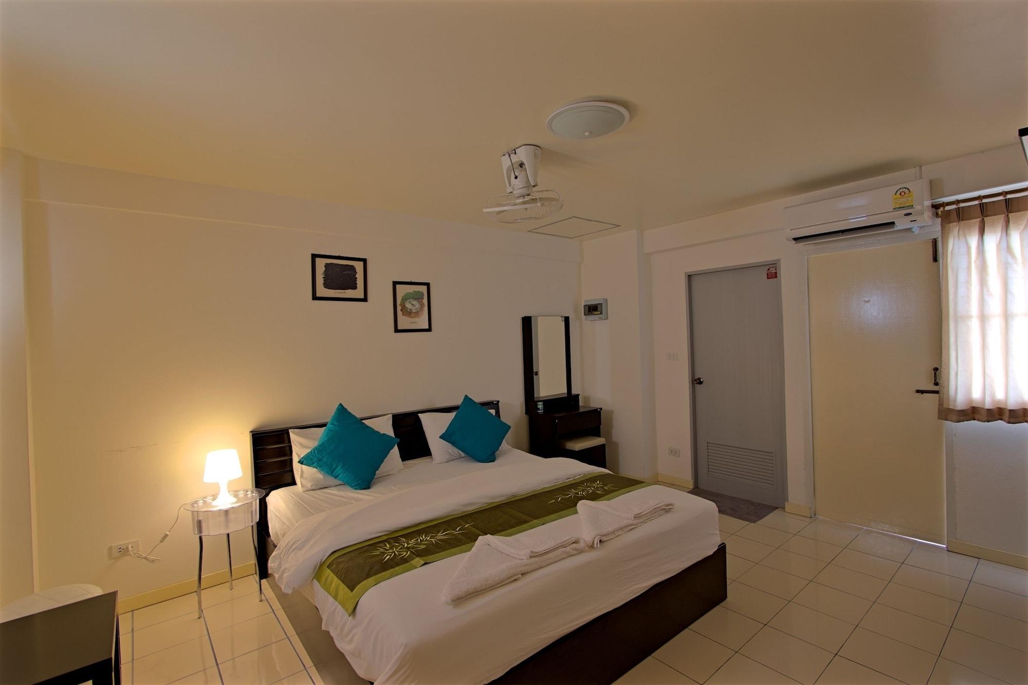 Charn Residence Bang Saen Bagian luar foto