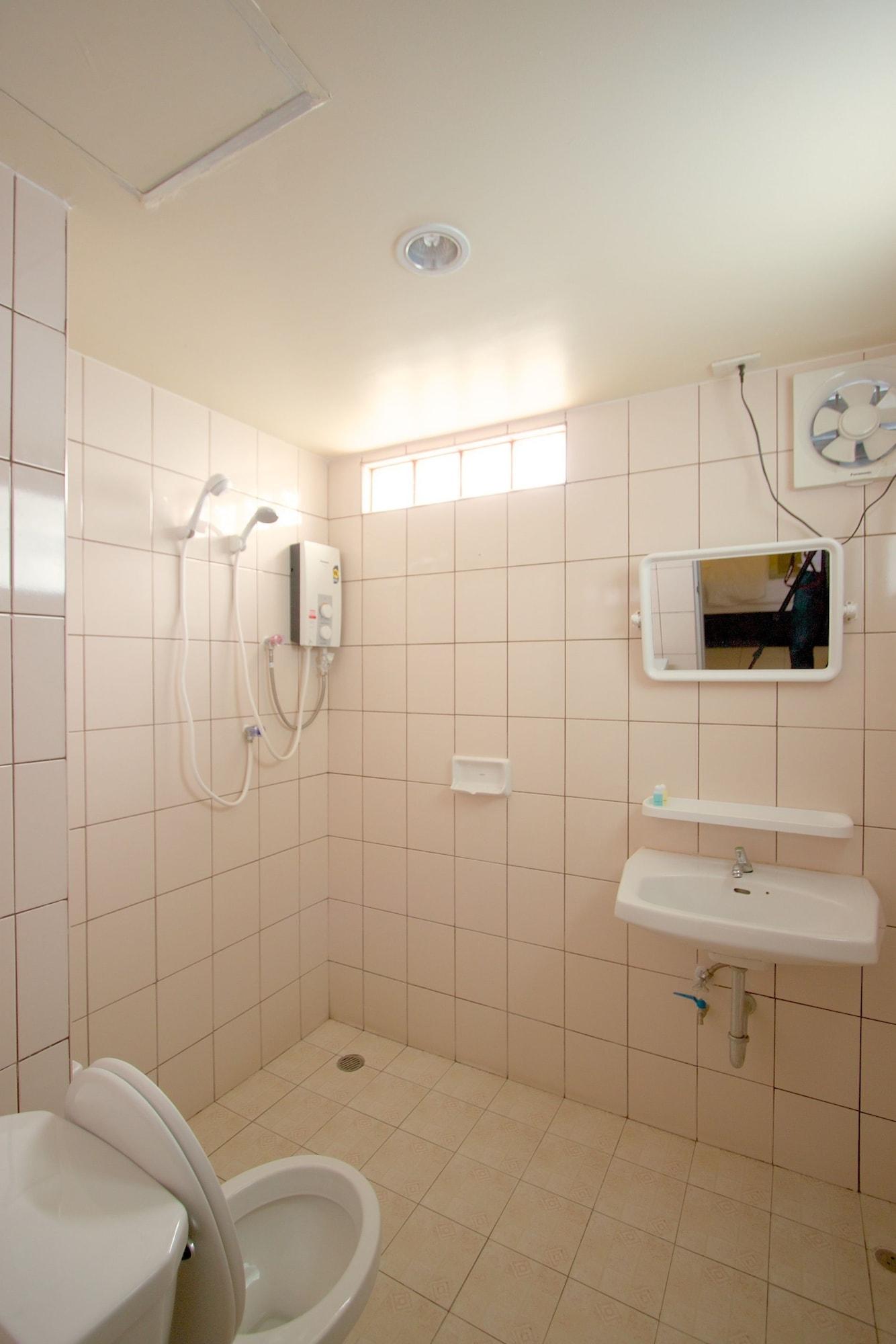 Charn Residence Bang Saen Bagian luar foto