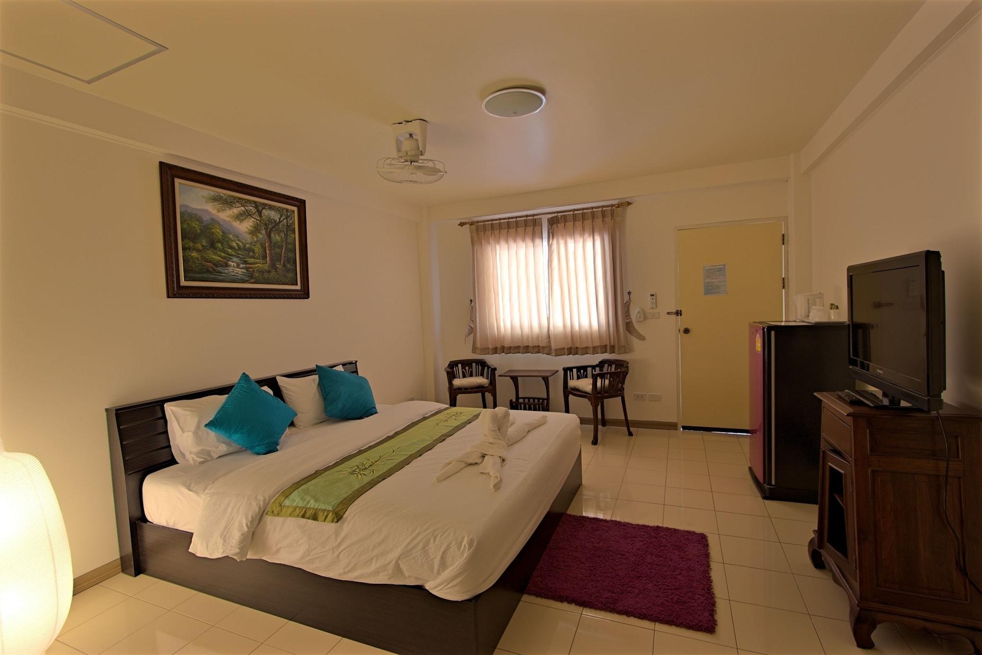Charn Residence Bang Saen Bagian luar foto