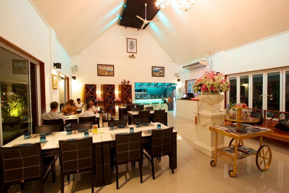Charn Residence Bang Saen Bagian luar foto