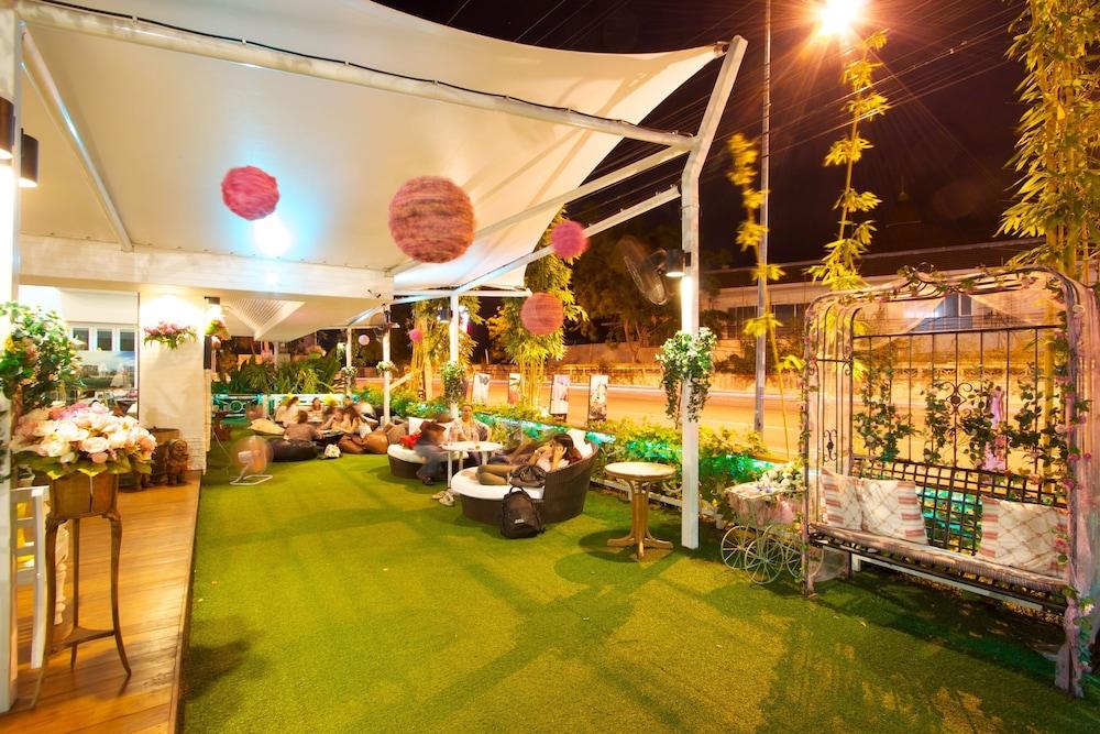 Charn Residence Bang Saen Bagian luar foto