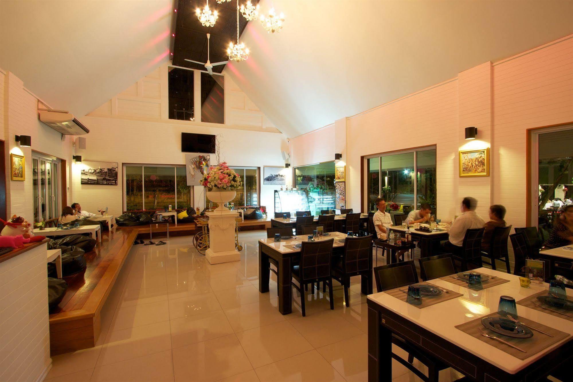 Charn Residence Bang Saen Bagian luar foto