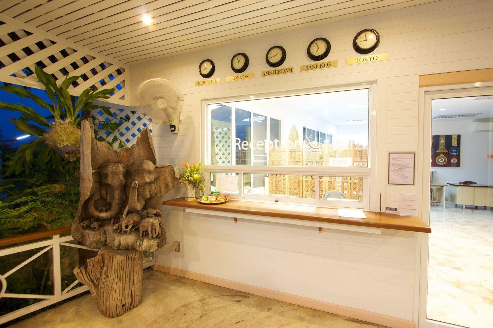 Charn Residence Bang Saen Bagian luar foto