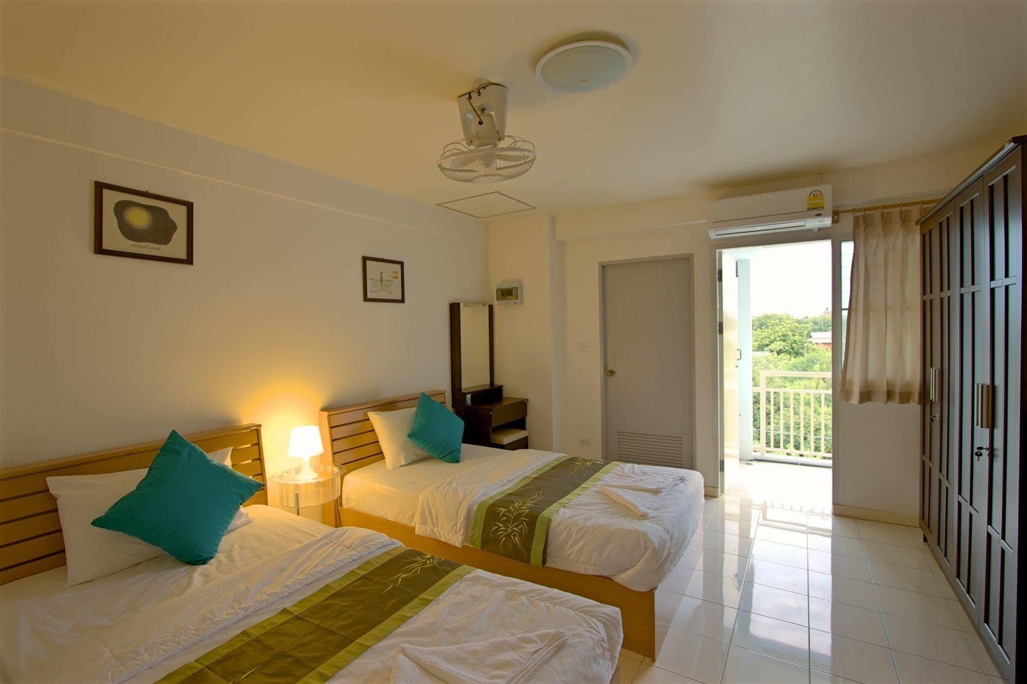 Charn Residence Bang Saen Bagian luar foto