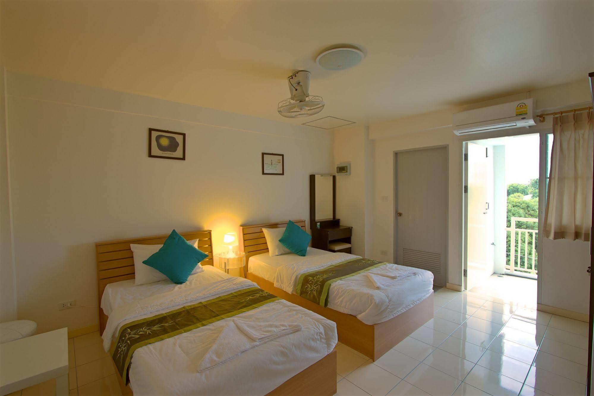 Charn Residence Bang Saen Bagian luar foto