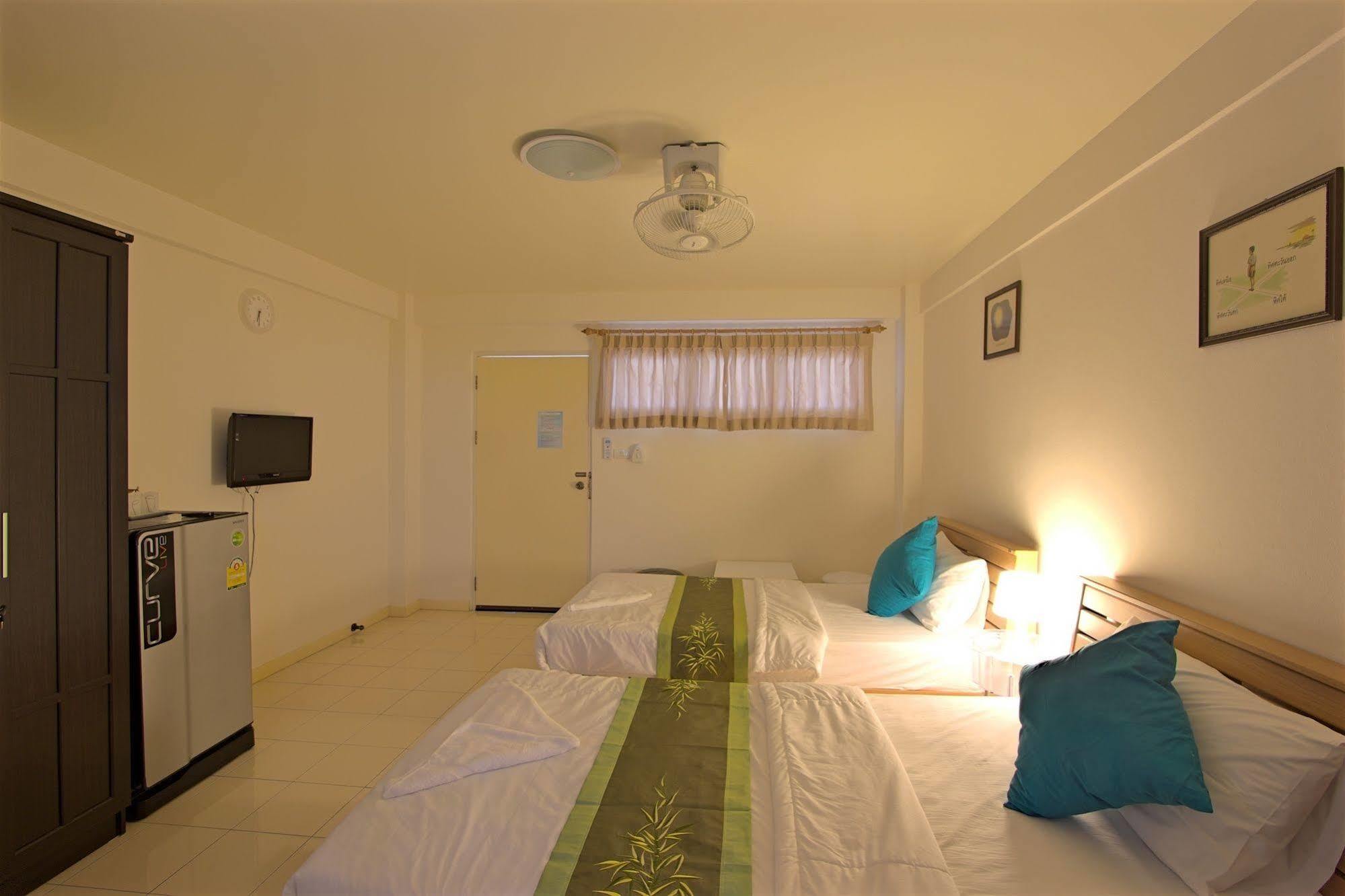 Charn Residence Bang Saen Bagian luar foto