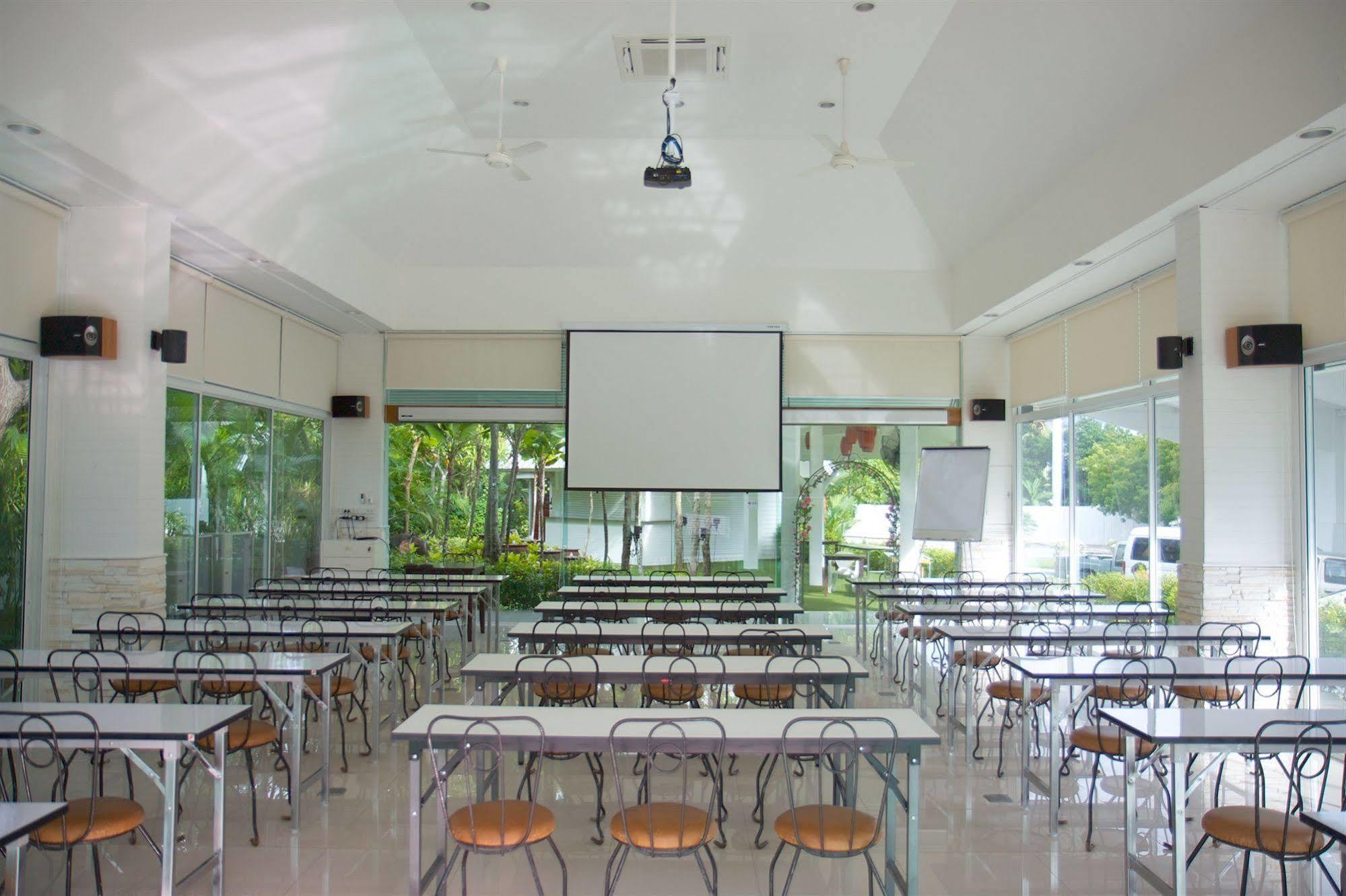Charn Residence Bang Saen Bagian luar foto