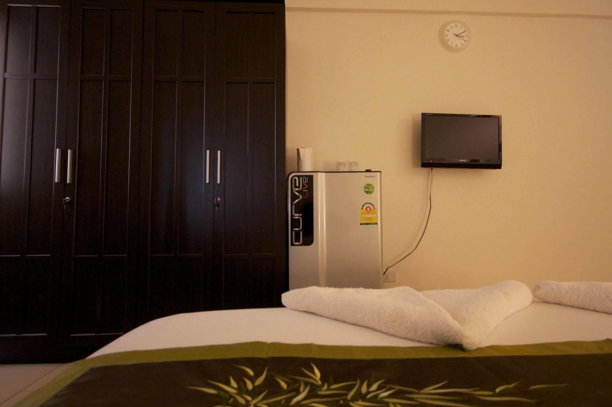 Charn Residence Bang Saen Bagian luar foto